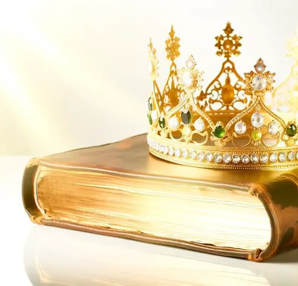 symbolism of crowns explained